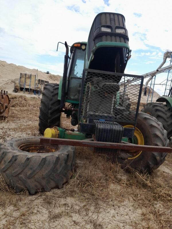 TRATOR DE PNEUS JOHN DEERE 6180J, ANO: 2014 (Loc. Ribeirão Preto)